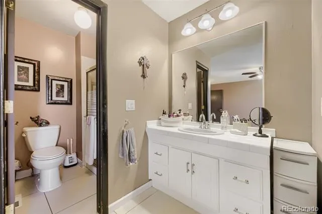 2446 S Vaughn Way #C Aurora, CO 80014
