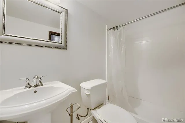 2446 S Vaughn Way #C Aurora, CO 80014