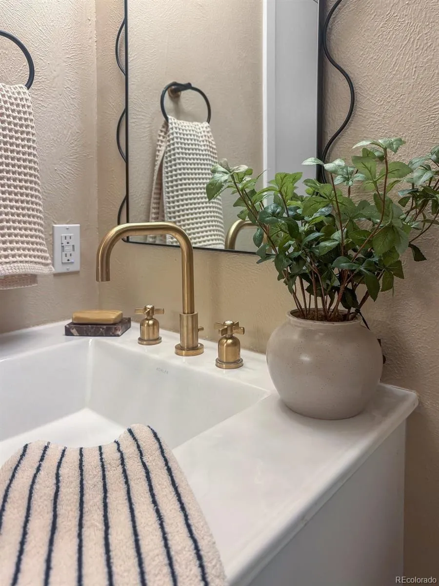 960 Pennsylvania Street #12 Denver, CO 80203