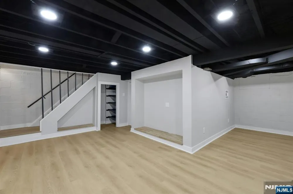 405 Terhune Avenue Paramus, NJ 07652