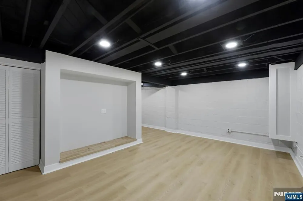 405 Terhune Avenue Paramus, NJ 07652