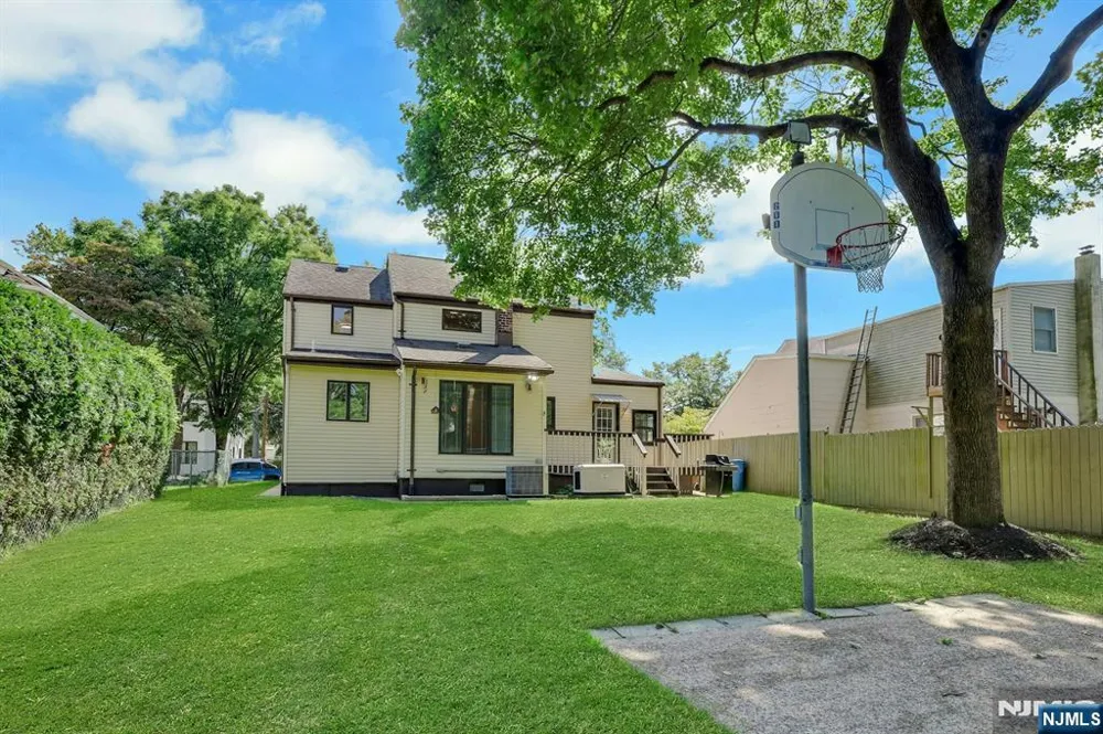 405 Terhune Avenue Paramus, NJ 07652