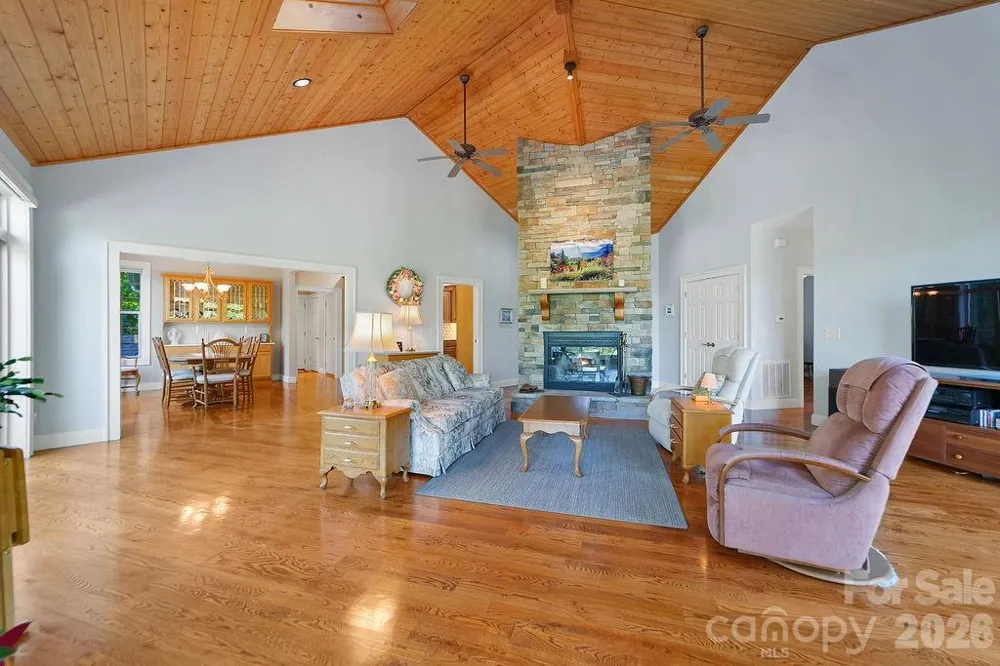 1228 Ugugu Drive Brevard, NC 28712