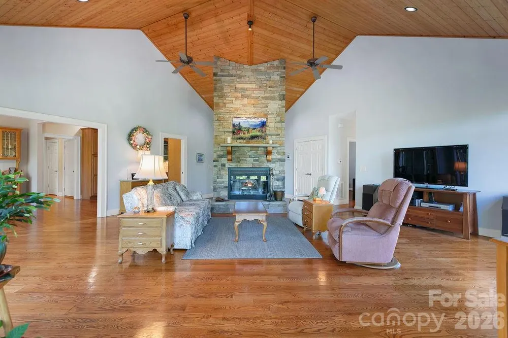 1228 Ugugu Drive Brevard, NC 28712