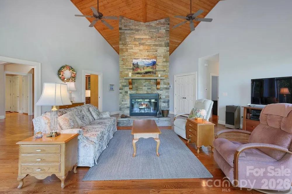 1228 Ugugu Drive Brevard, NC 28712