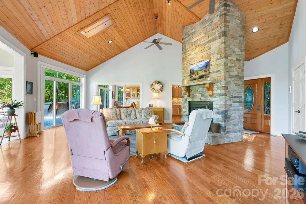 1228 Ugugu Drive Brevard, NC 28712