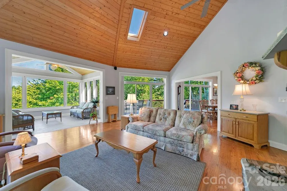 1228 Ugugu Drive Brevard, NC 28712