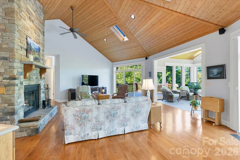 1228 Ugugu Drive Brevard, NC 28712