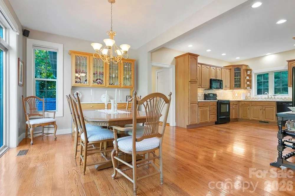 1228 Ugugu Drive Brevard, NC 28712