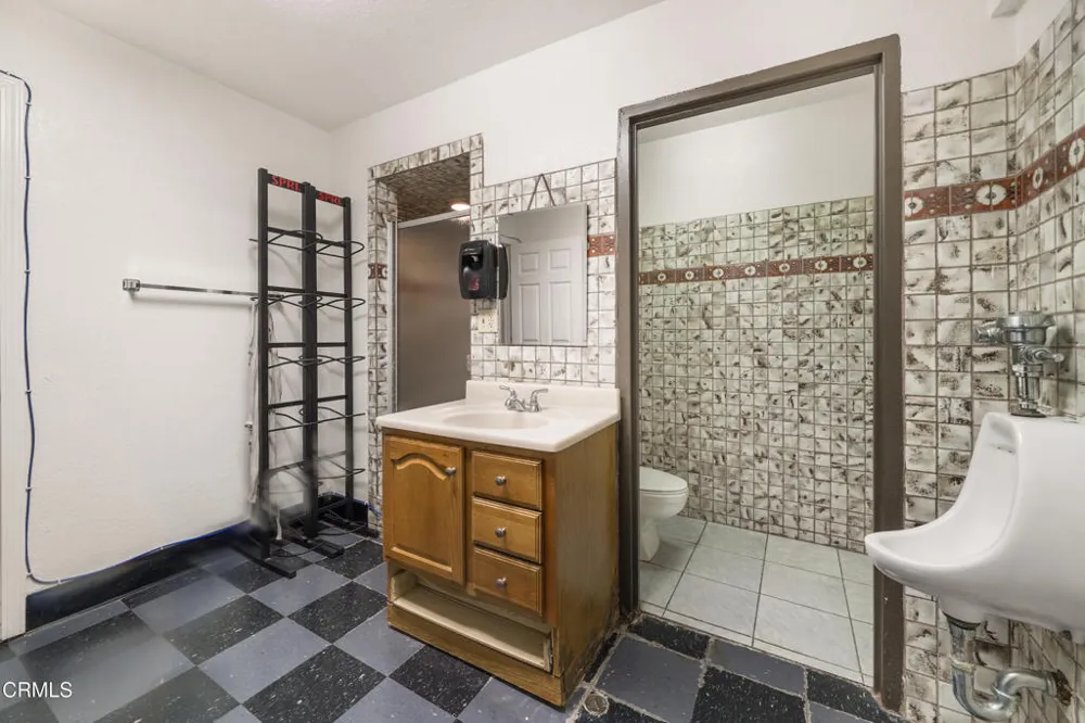 1301 E Main Street Santa Paula, CA 93060