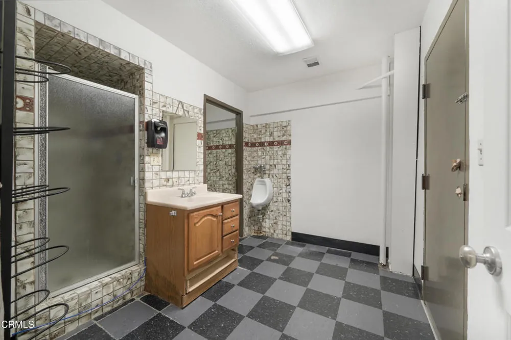 1301 E Main Street Santa Paula, CA 93060