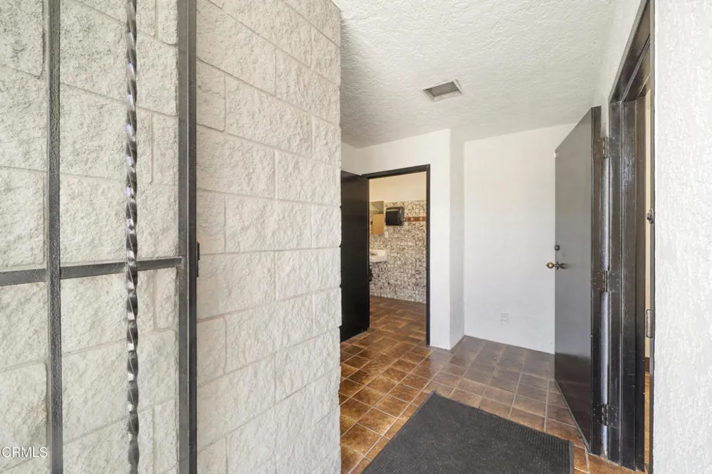 1301 E Main Street Santa Paula, CA 93060