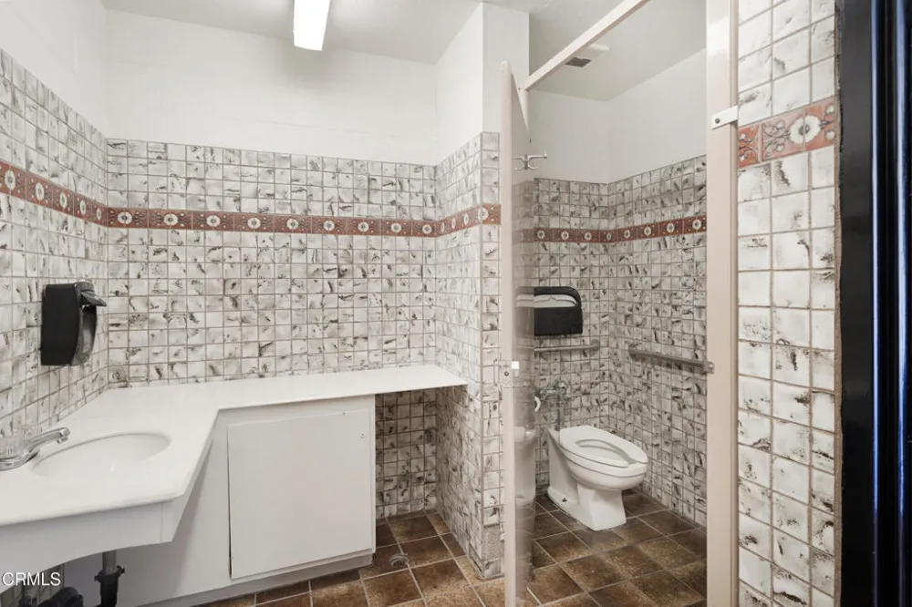 1301 E Main Street Santa Paula, CA 93060