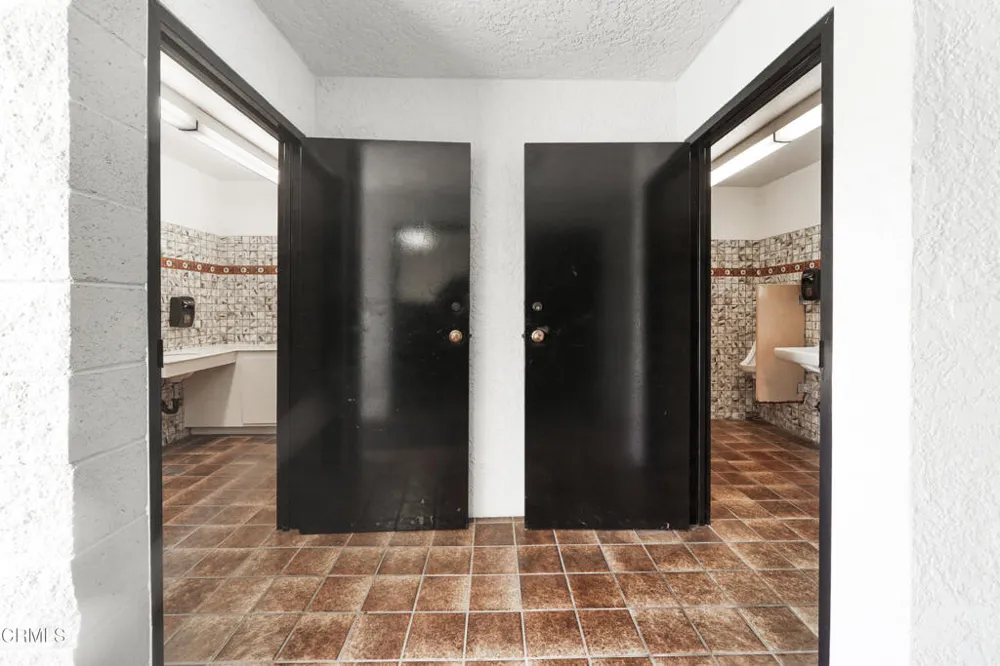 1301 E Main Street Santa Paula, CA 93060