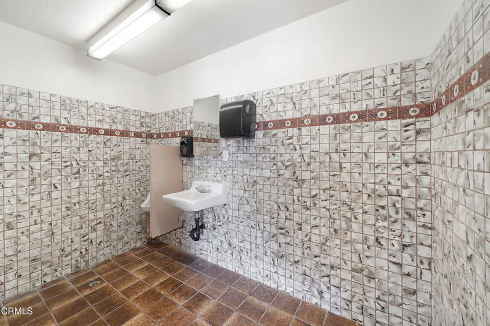 1301 E Main Street Santa Paula, CA 93060