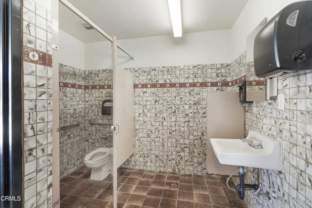 1301 E Main Street Santa Paula, CA 93060