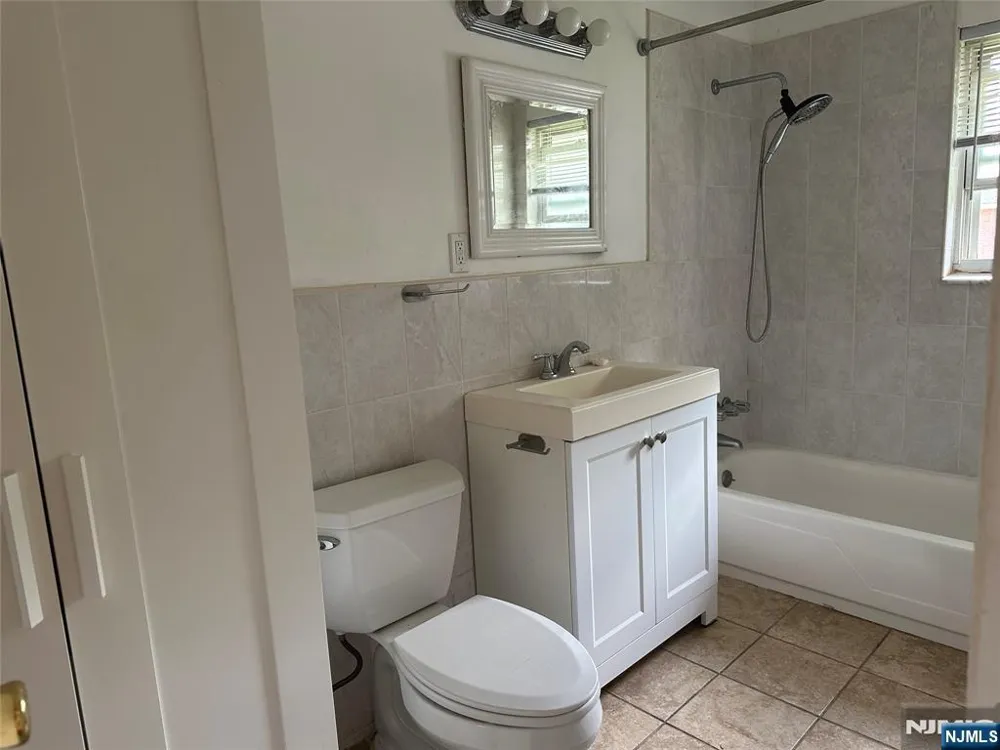 147 N Maple Avenue 3148 Park Ridge, NJ 07656