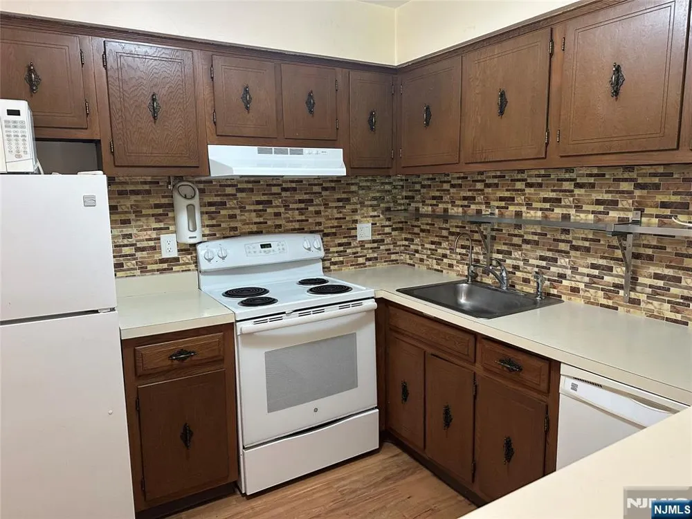 147 N Maple Avenue 3148 Park Ridge, NJ 07656
