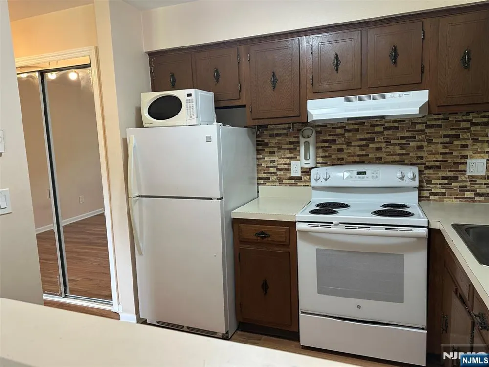 147 N Maple Avenue 3148 Park Ridge, NJ 07656