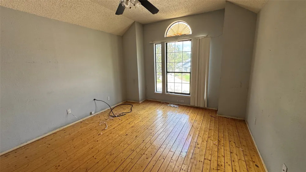 2355 Woodvine Court Grand Prairie, TX 75052