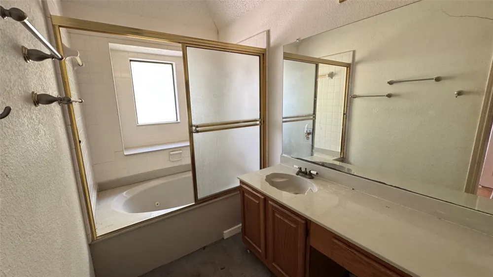 2355 Woodvine Court Grand Prairie, TX 75052