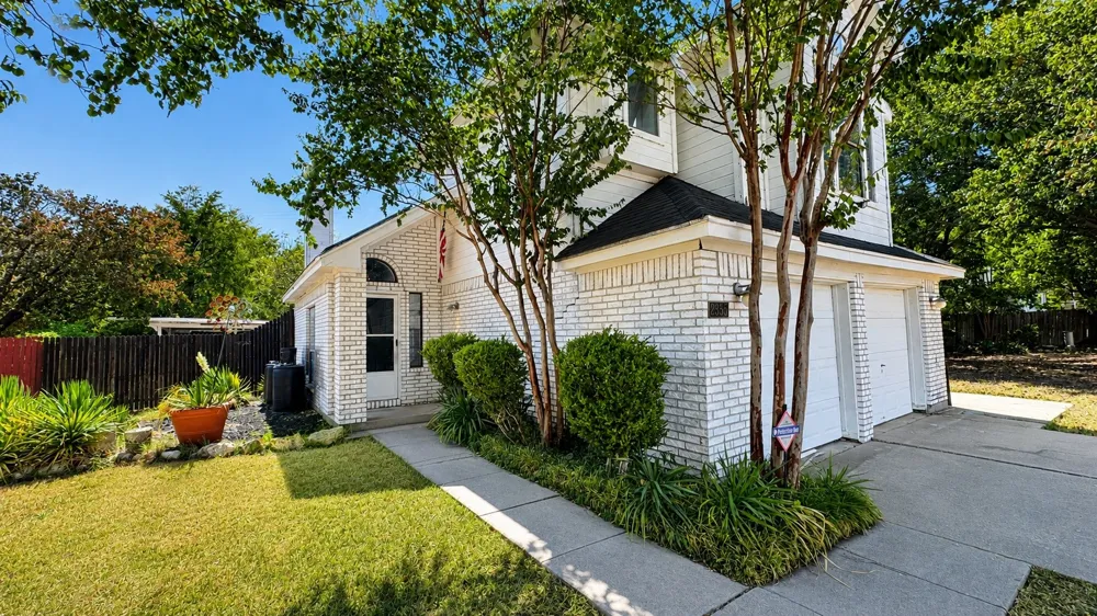 2355 Woodvine Court Grand Prairie, TX 75052