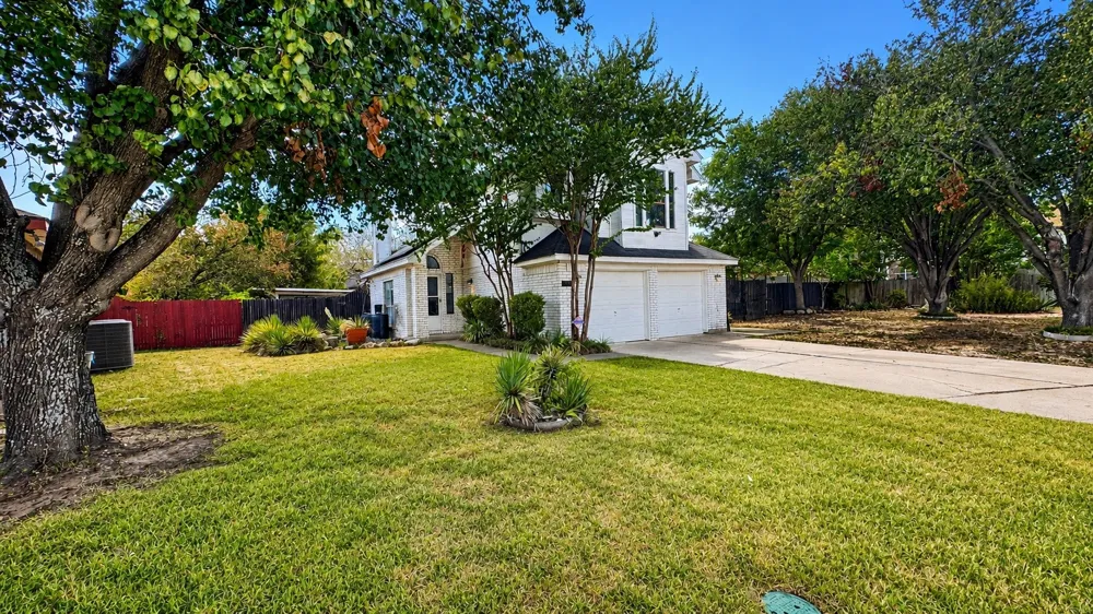 2355 Woodvine Court Grand Prairie, TX 75052