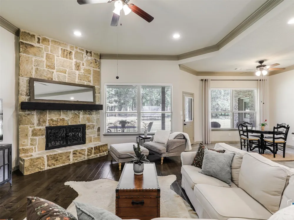 101 Sandlin Court Springtown, TX 76082