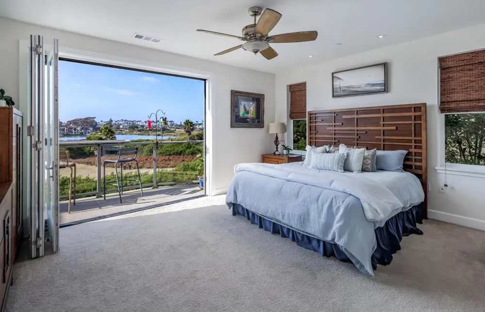2351 Ocean St Carlsbad, CA 92008