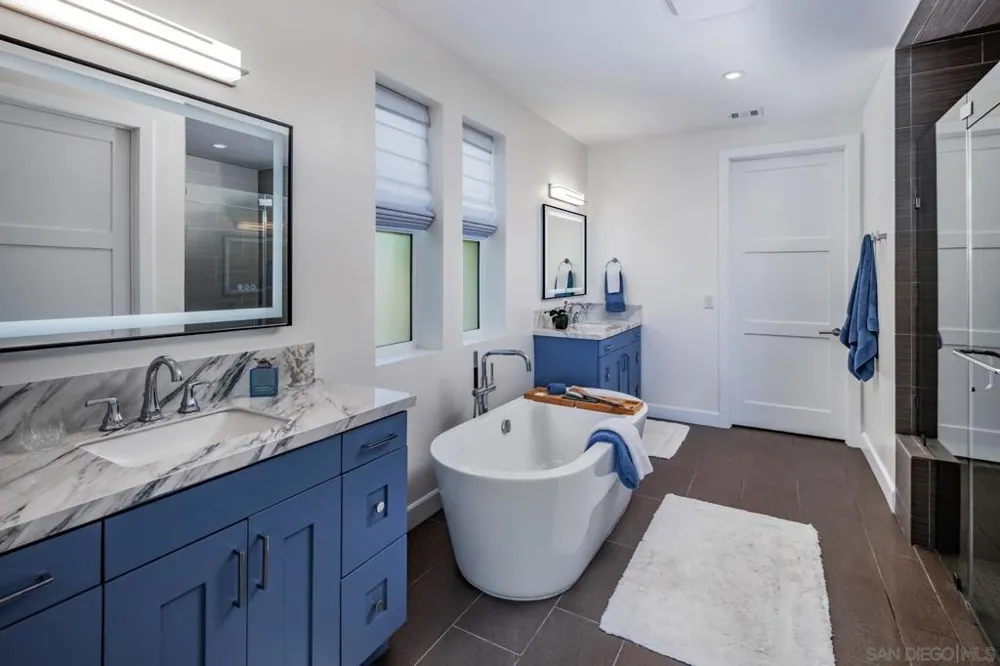 2351 Ocean St Carlsbad, CA 92008