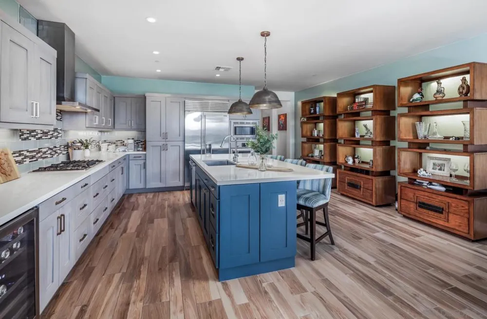 2351 Ocean St Carlsbad, CA 92008