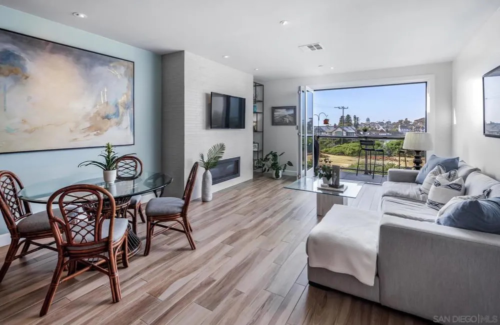 2351 Ocean St Carlsbad, CA 92008