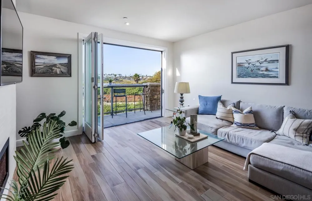 2351 Ocean St Carlsbad, CA 92008