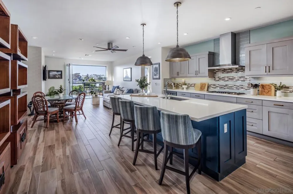 2351 Ocean St Carlsbad, CA 92008