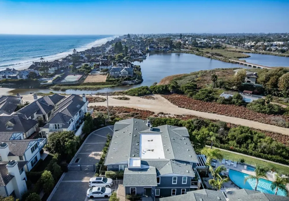 2351 Ocean St Carlsbad, CA 92008