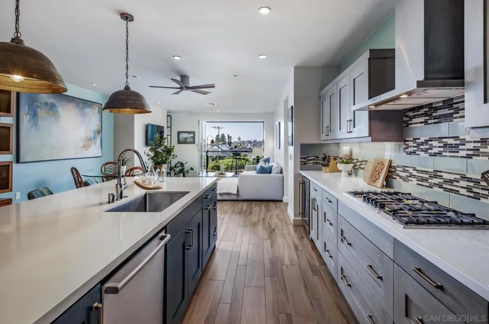 2351 Ocean St Carlsbad, CA 92008