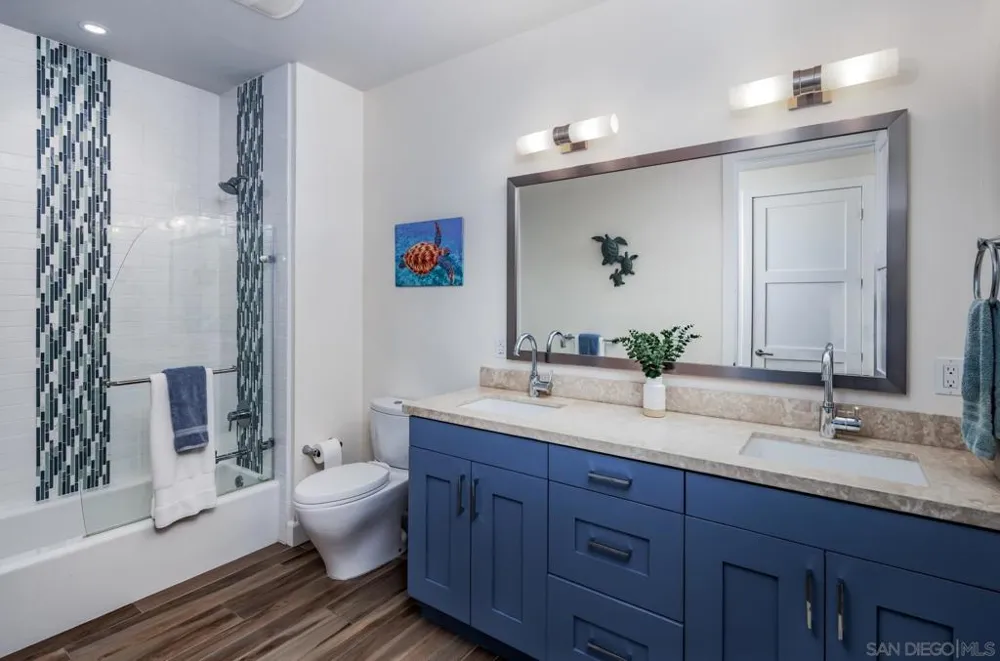 2351 Ocean St Carlsbad, CA 92008