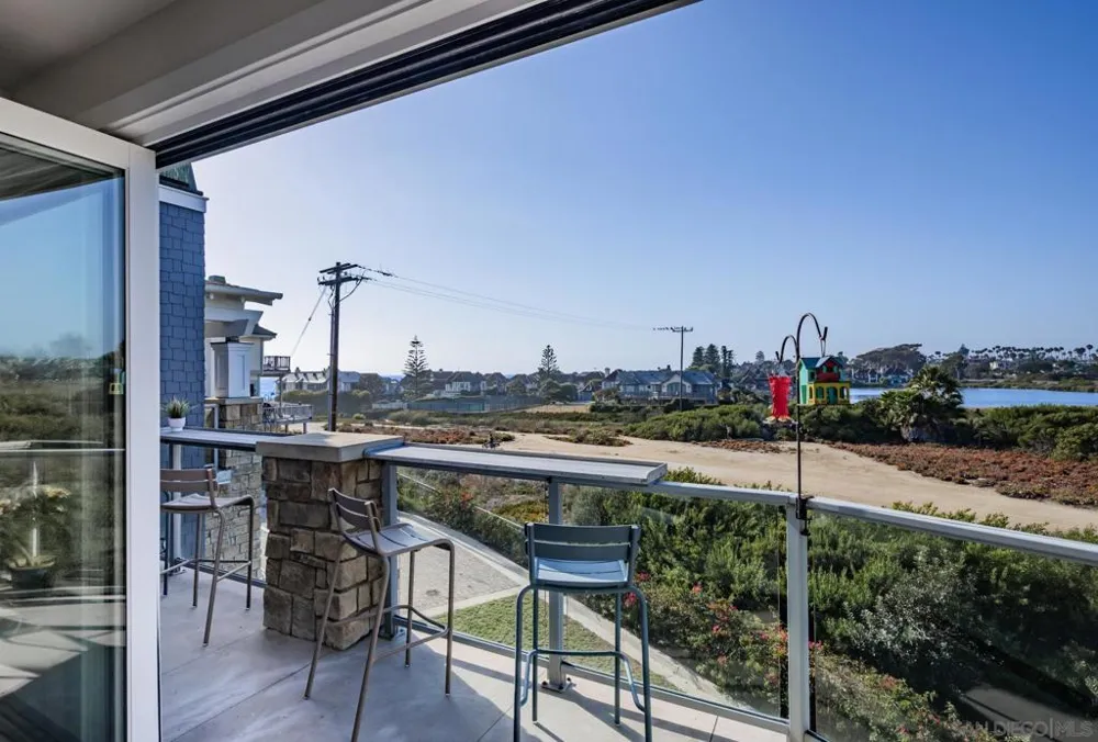 2351 Ocean St Carlsbad, CA 92008