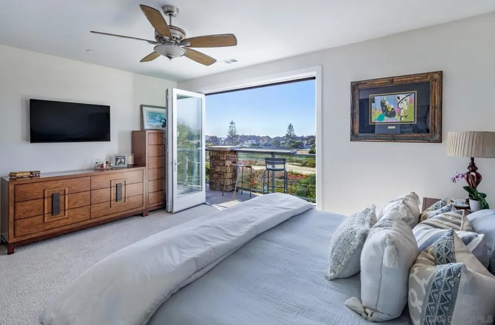 2351 Ocean St Carlsbad, CA 92008