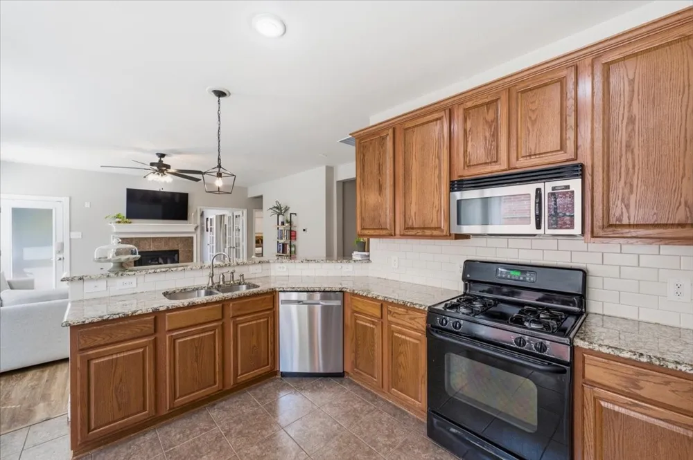 10437 Bradshaw Drive Fort Worth, TX 76108