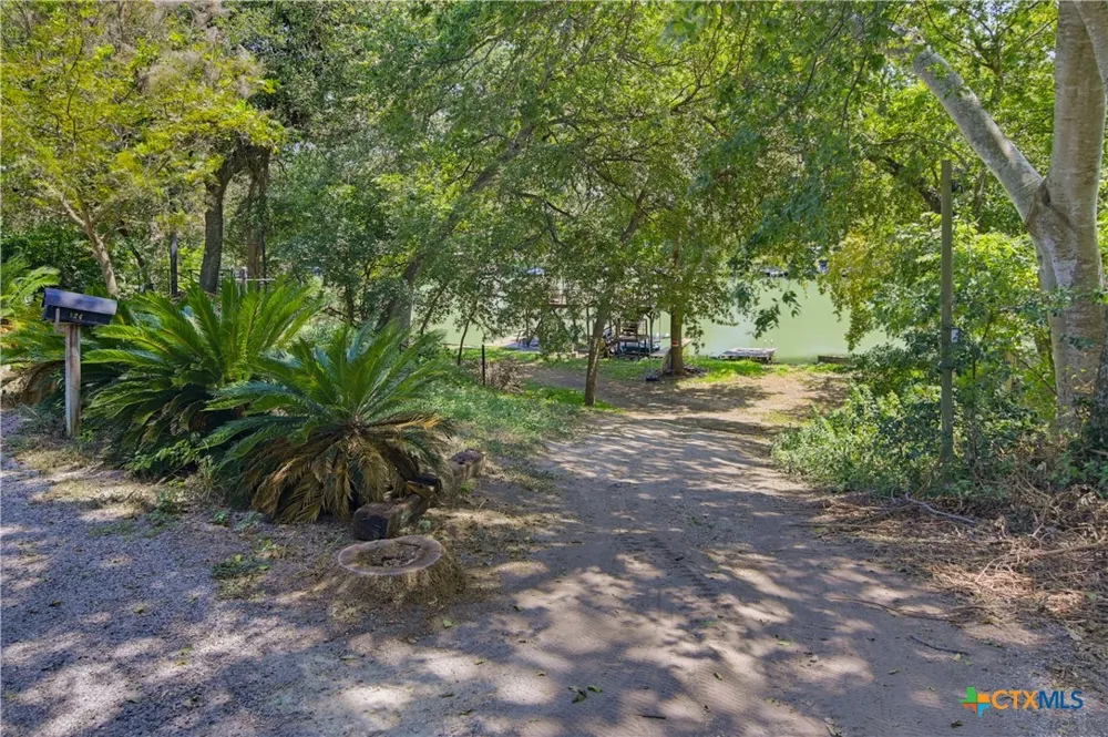 924 Lake Drive Seguin, TX 78155