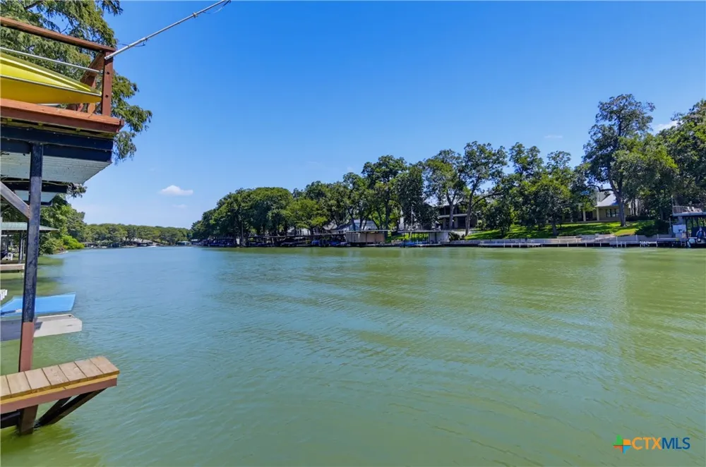 924 Lake Drive Seguin, TX 78155