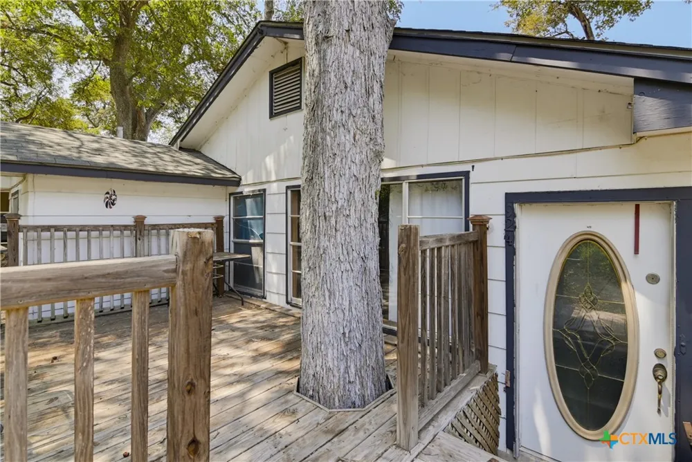924 Lake Drive Seguin, TX 78155