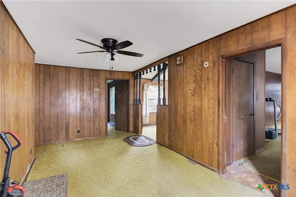 924 Lake Drive Seguin, TX 78155