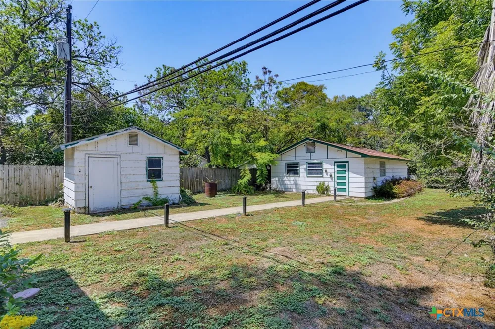 924 Lake Drive Seguin, TX 78155