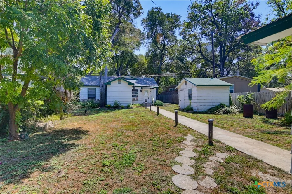 924 Lake Drive Seguin, TX 78155
