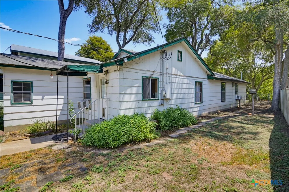 924 Lake Drive Seguin, TX 78155