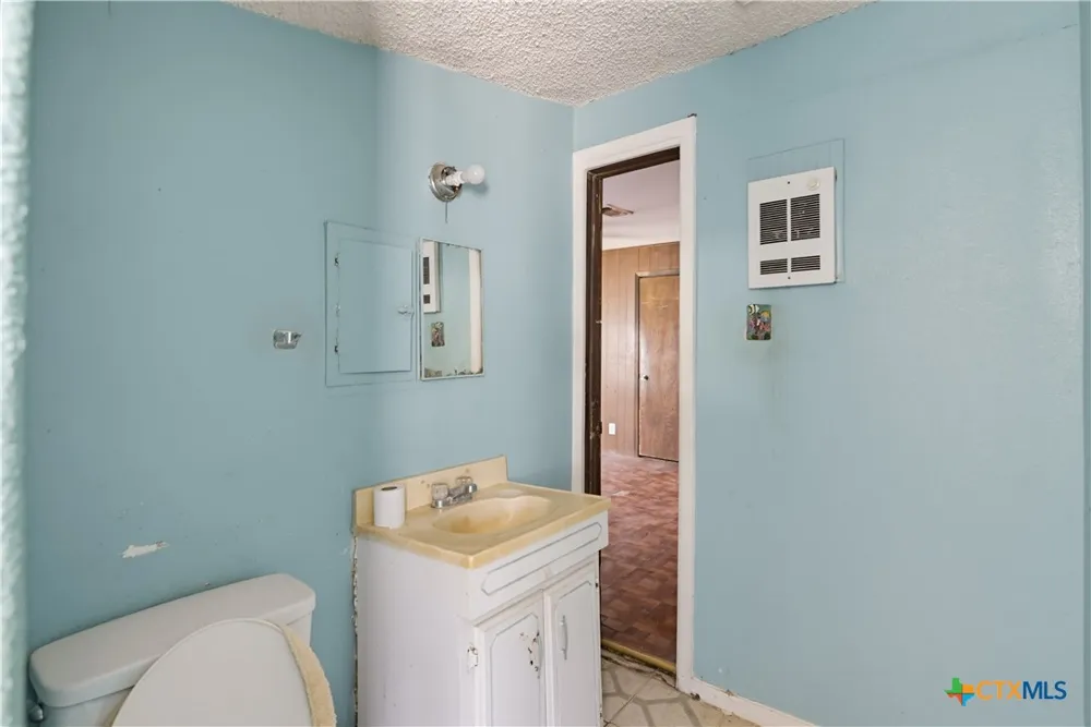 924 Lake Drive Seguin, TX 78155