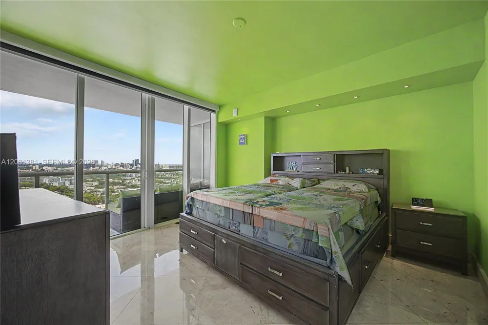 450 Alton Rd #2406 Miami Beach, FL 33139