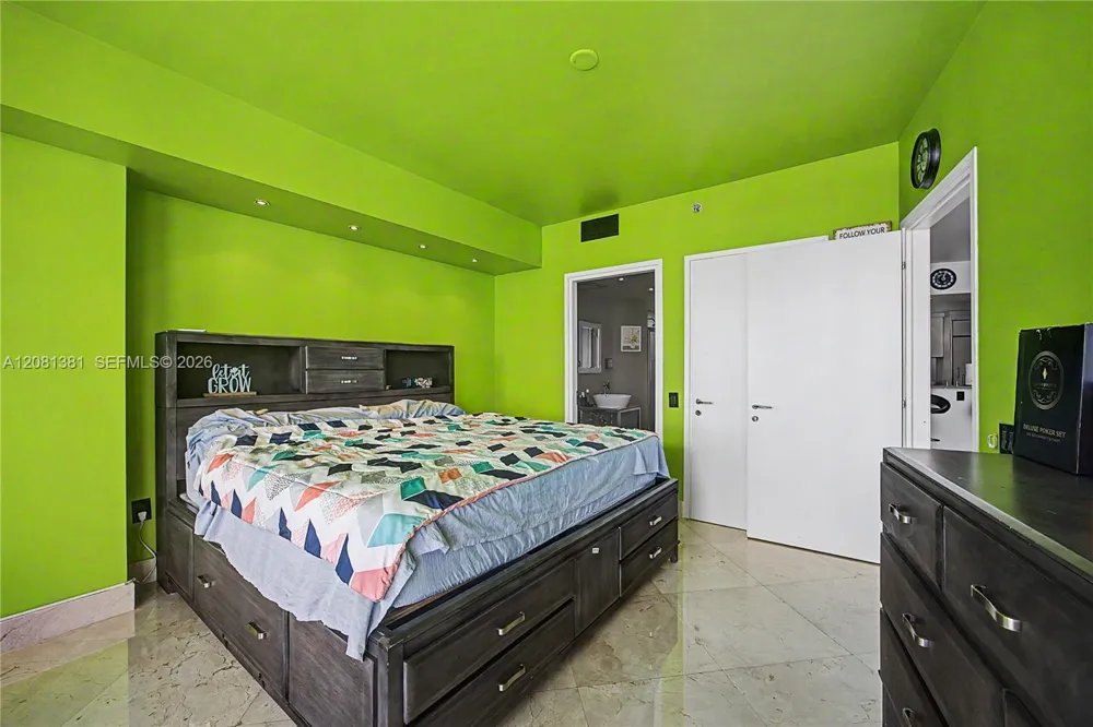 450 Alton Rd #2406 Miami Beach, FL 33139